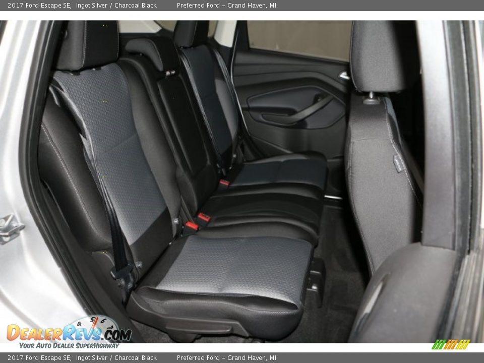 2017 Ford Escape SE Ingot Silver / Charcoal Black Photo #5
