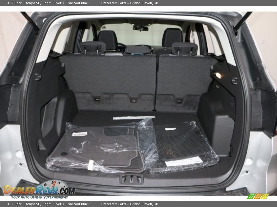 2017 Ford Escape SE Ingot Silver / Charcoal Black Photo #10