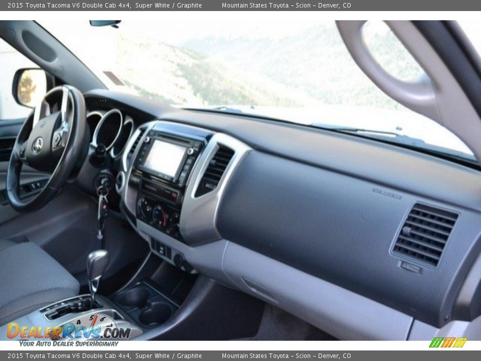 2015 Toyota Tacoma V6 Double Cab 4x4 Super White / Graphite Photo #16