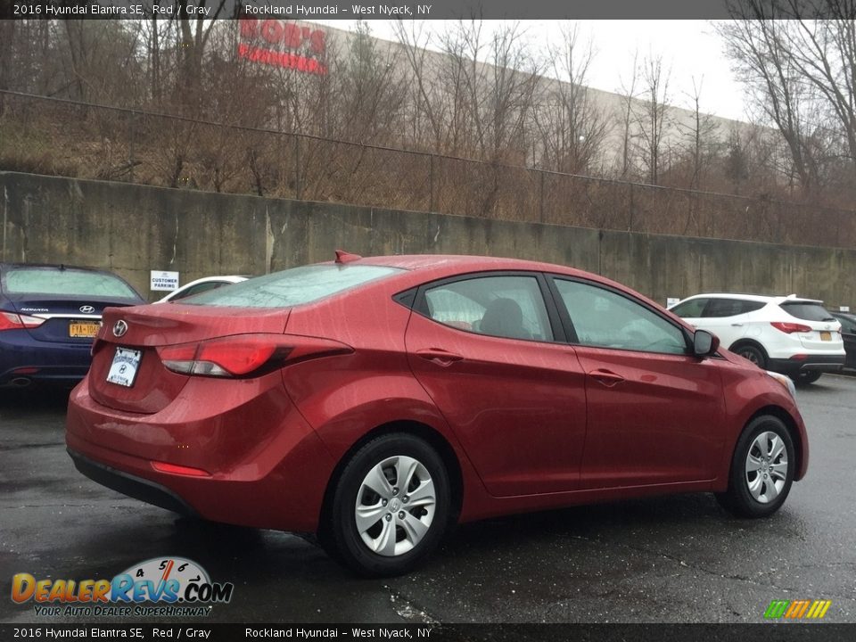 2016 Hyundai Elantra SE Red / Gray Photo #4