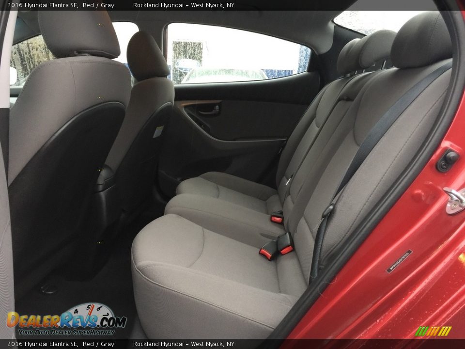 2016 Hyundai Elantra SE Red / Gray Photo #18
