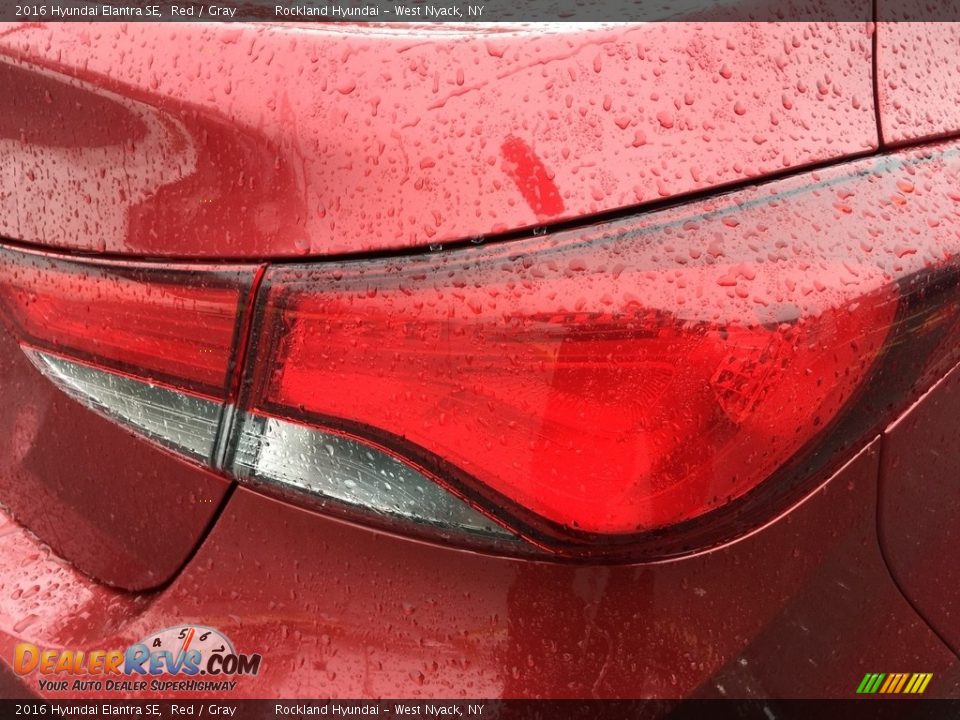 2016 Hyundai Elantra SE Red / Gray Photo #20