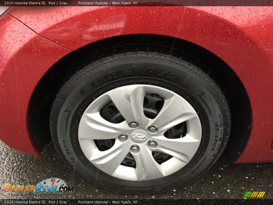 2016 Hyundai Elantra SE Red / Gray Photo #26