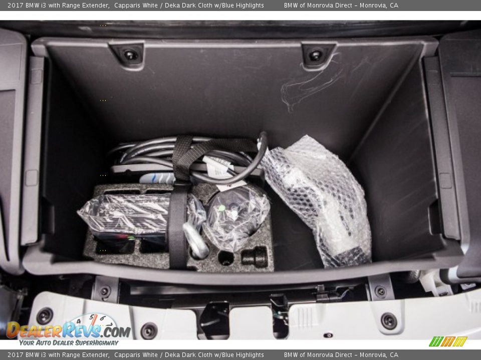 2017 BMW i3 with Range Extender Capparis White / Deka Dark Cloth w/Blue Highlights Photo #8