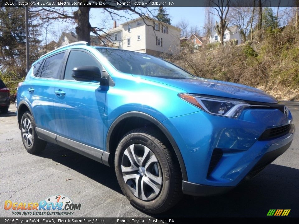 Front 3/4 View of 2016 Toyota RAV4 LE AWD Photo #1