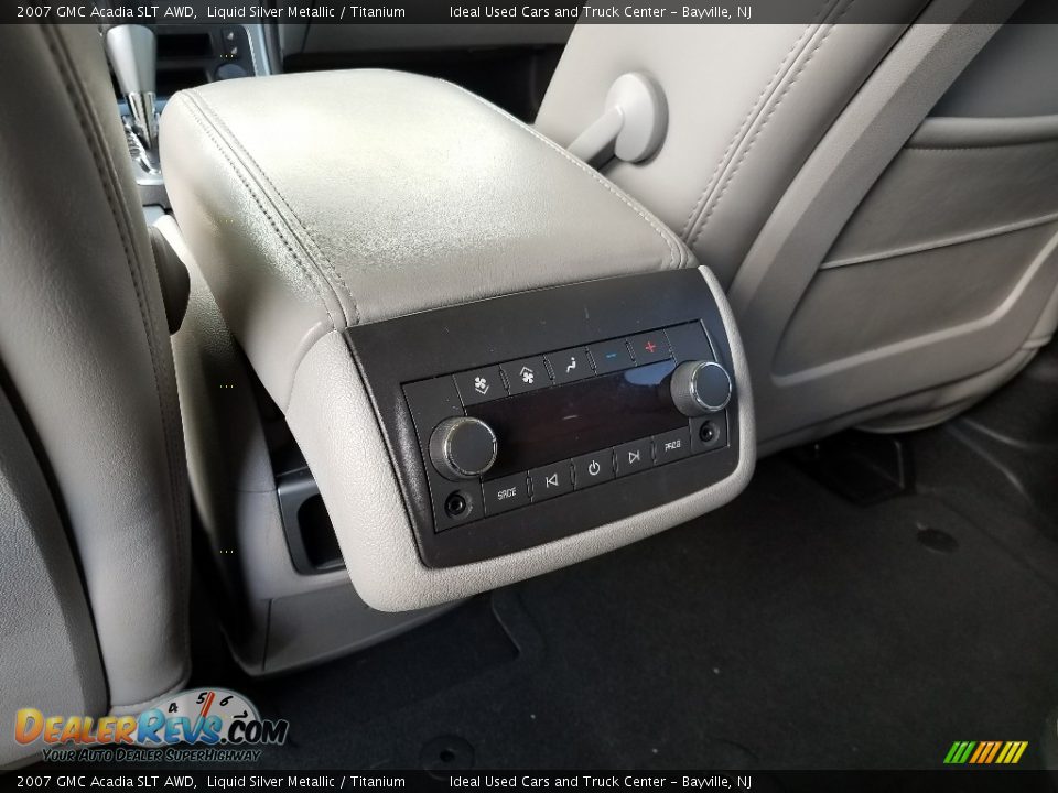 2007 GMC Acadia SLT AWD Liquid Silver Metallic / Titanium Photo #22