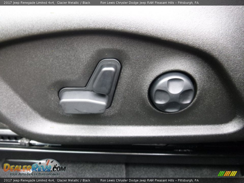 2017 Jeep Renegade Limited 4x4 Glacier Metallic / Black Photo #16