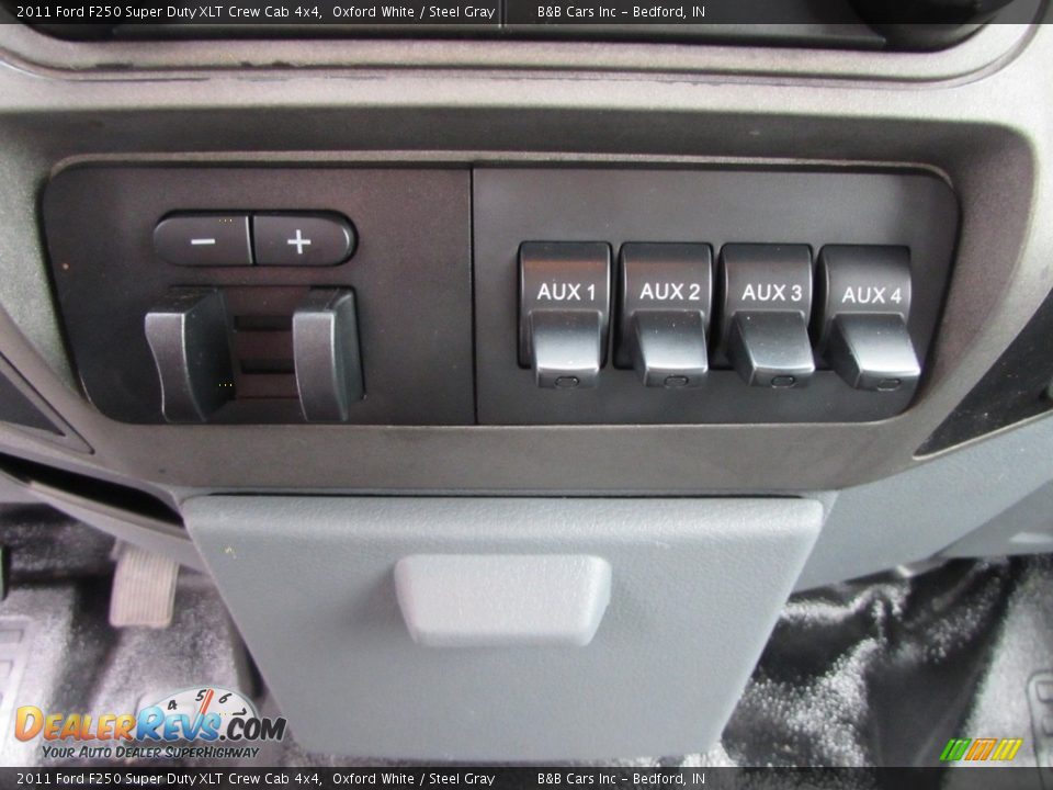 2011 Ford F250 Super Duty XLT Crew Cab 4x4 Oxford White / Steel Gray Photo #34