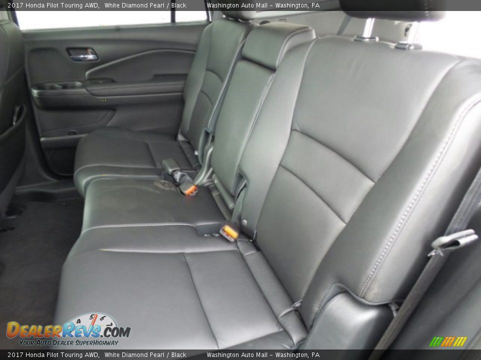 2017 Honda Pilot Touring AWD White Diamond Pearl / Black Photo #11