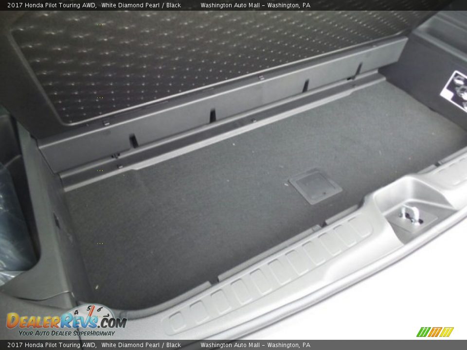 2017 Honda Pilot Touring AWD White Diamond Pearl / Black Photo #14