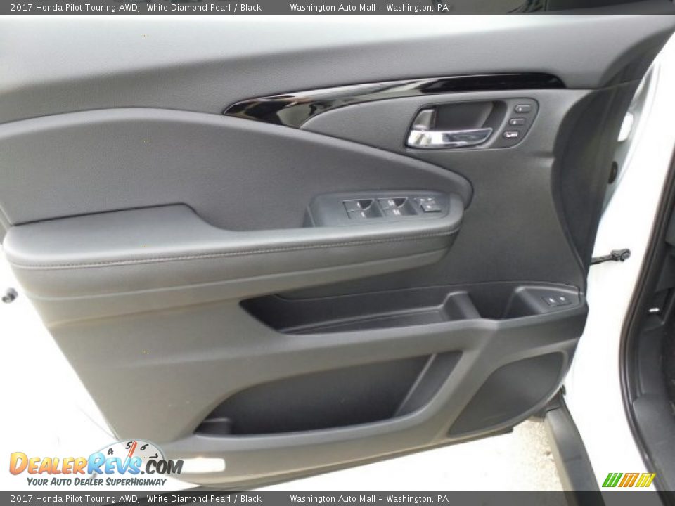 2017 Honda Pilot Touring AWD White Diamond Pearl / Black Photo #16