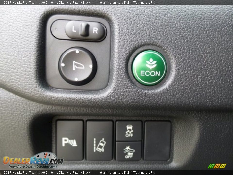 2017 Honda Pilot Touring AWD White Diamond Pearl / Black Photo #19