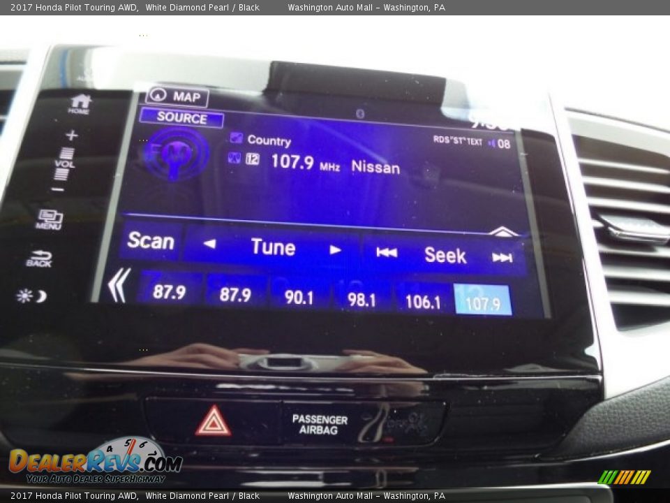 2017 Honda Pilot Touring AWD White Diamond Pearl / Black Photo #29