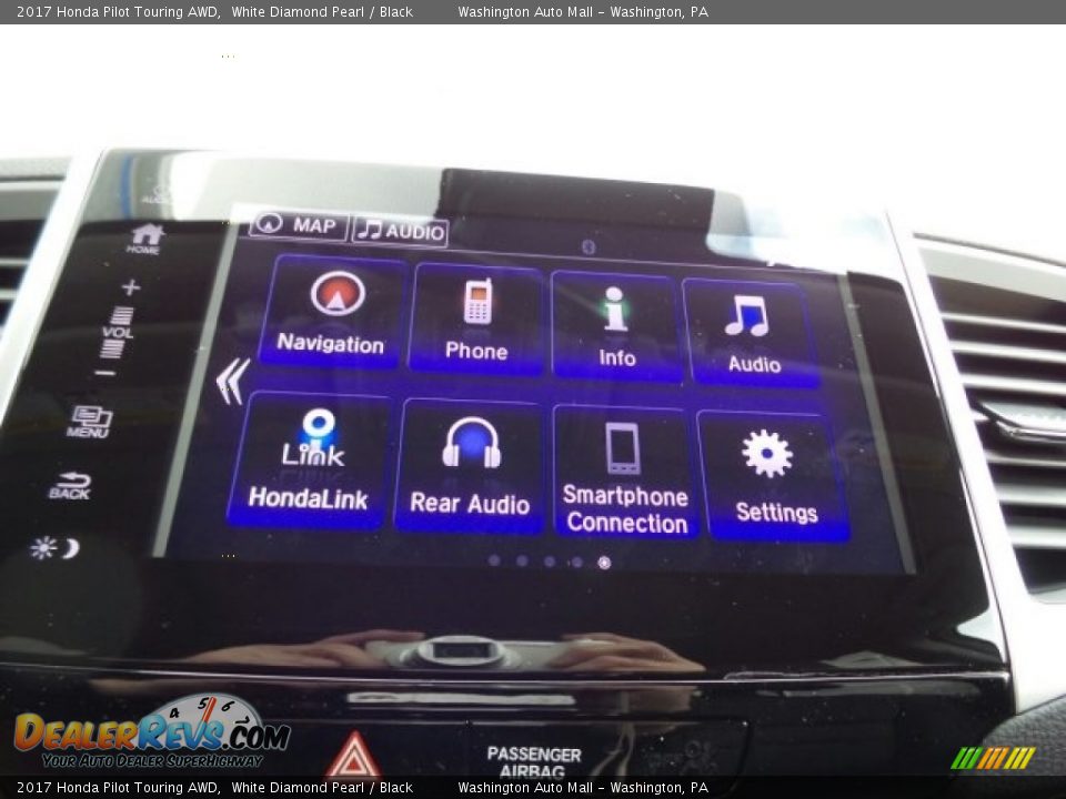 2017 Honda Pilot Touring AWD White Diamond Pearl / Black Photo #30