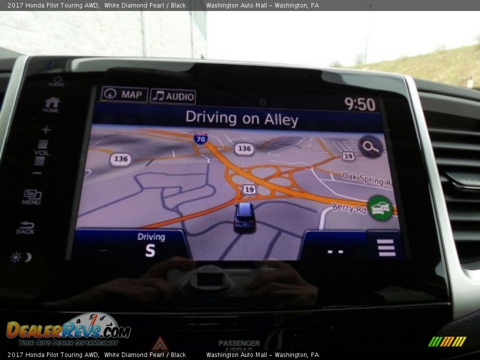 2017 Honda Pilot Touring AWD White Diamond Pearl / Black Photo #31
