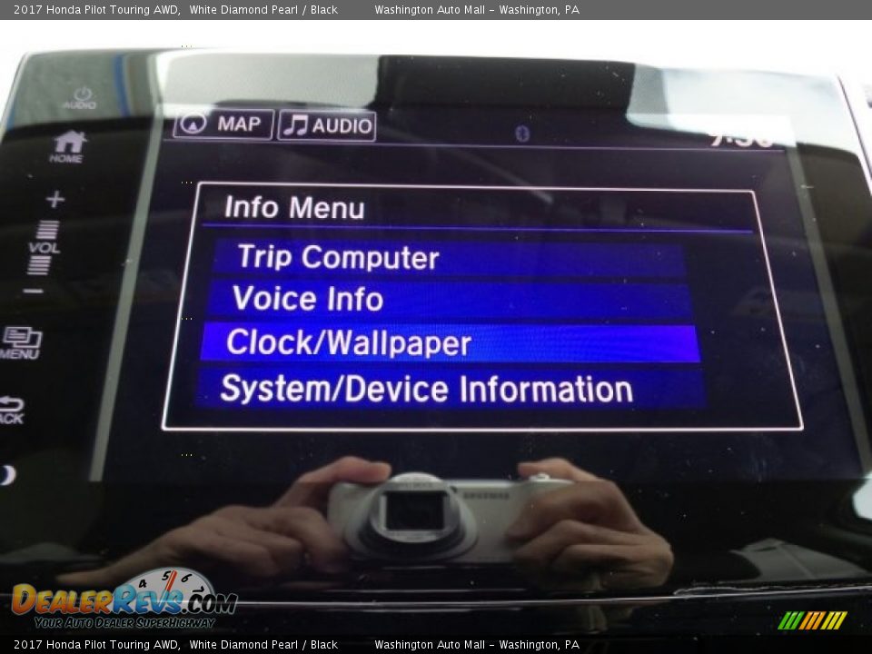 2017 Honda Pilot Touring AWD White Diamond Pearl / Black Photo #32