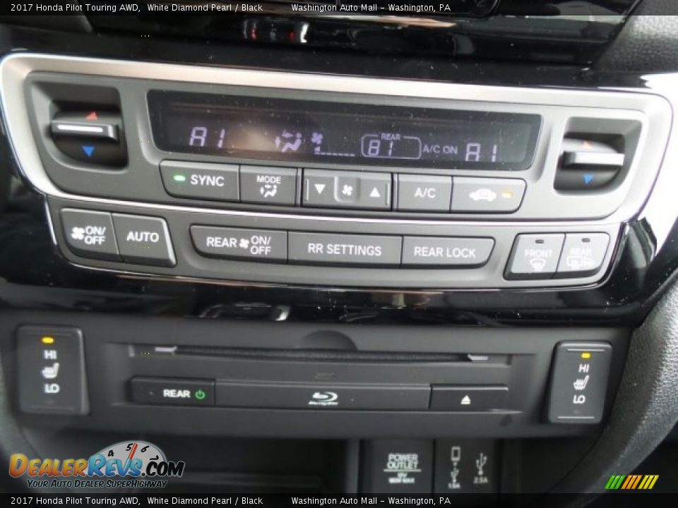 2017 Honda Pilot Touring AWD White Diamond Pearl / Black Photo #34
