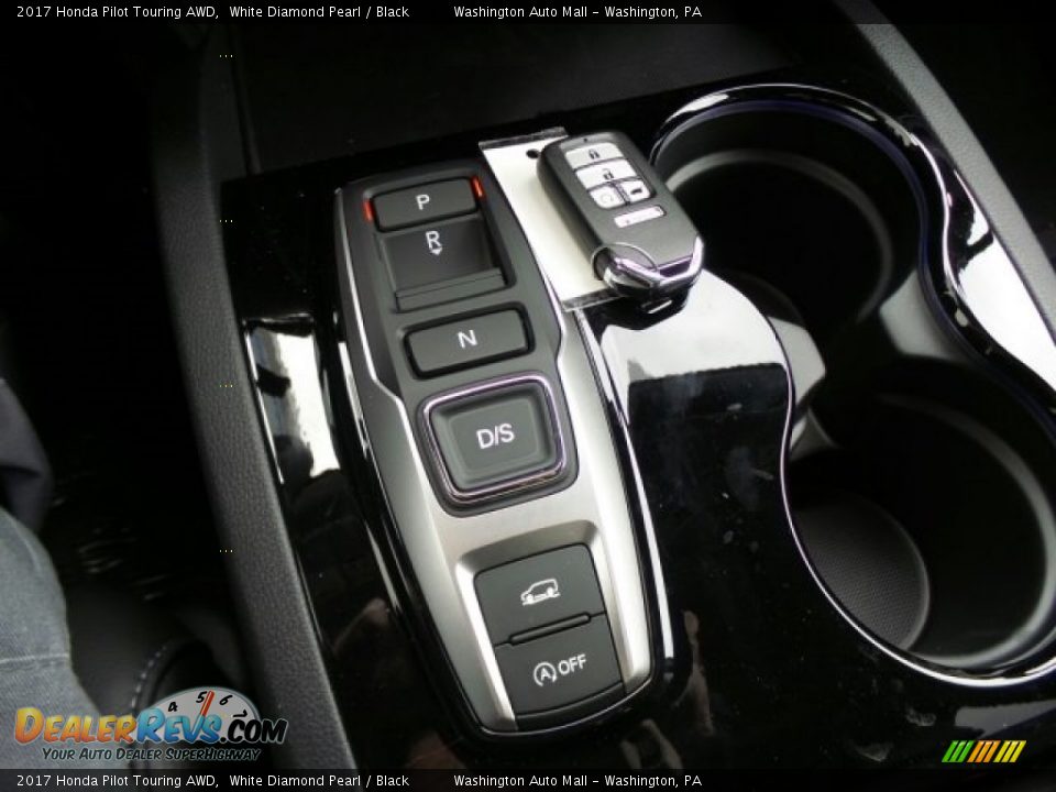 2017 Honda Pilot Touring AWD White Diamond Pearl / Black Photo #35