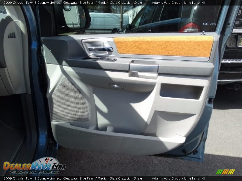2009 Chrysler Town & Country Limited Clearwater Blue Pearl / Medium Slate Gray/Light Shale Photo #10