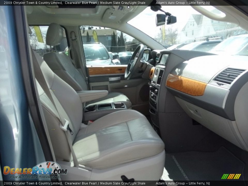 2009 Chrysler Town & Country Limited Clearwater Blue Pearl / Medium Slate Gray/Light Shale Photo #17