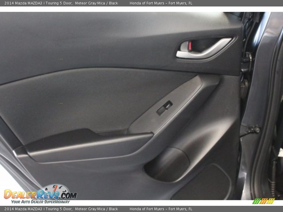 2014 Mazda MAZDA3 i Touring 5 Door Meteor Gray Mica / Black Photo #20