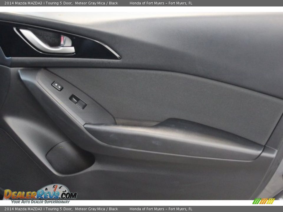 2014 Mazda MAZDA3 i Touring 5 Door Meteor Gray Mica / Black Photo #25
