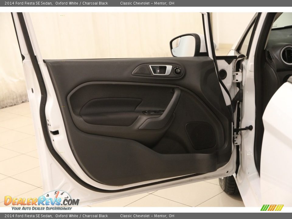 2014 Ford Fiesta SE Sedan Oxford White / Charcoal Black Photo #4