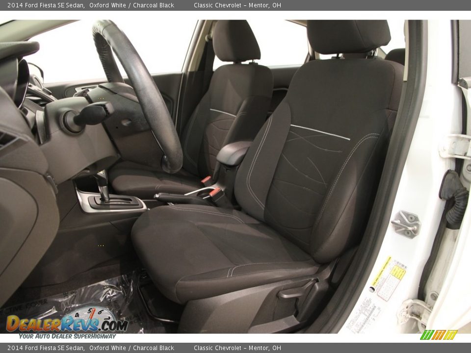 2014 Ford Fiesta SE Sedan Oxford White / Charcoal Black Photo #5