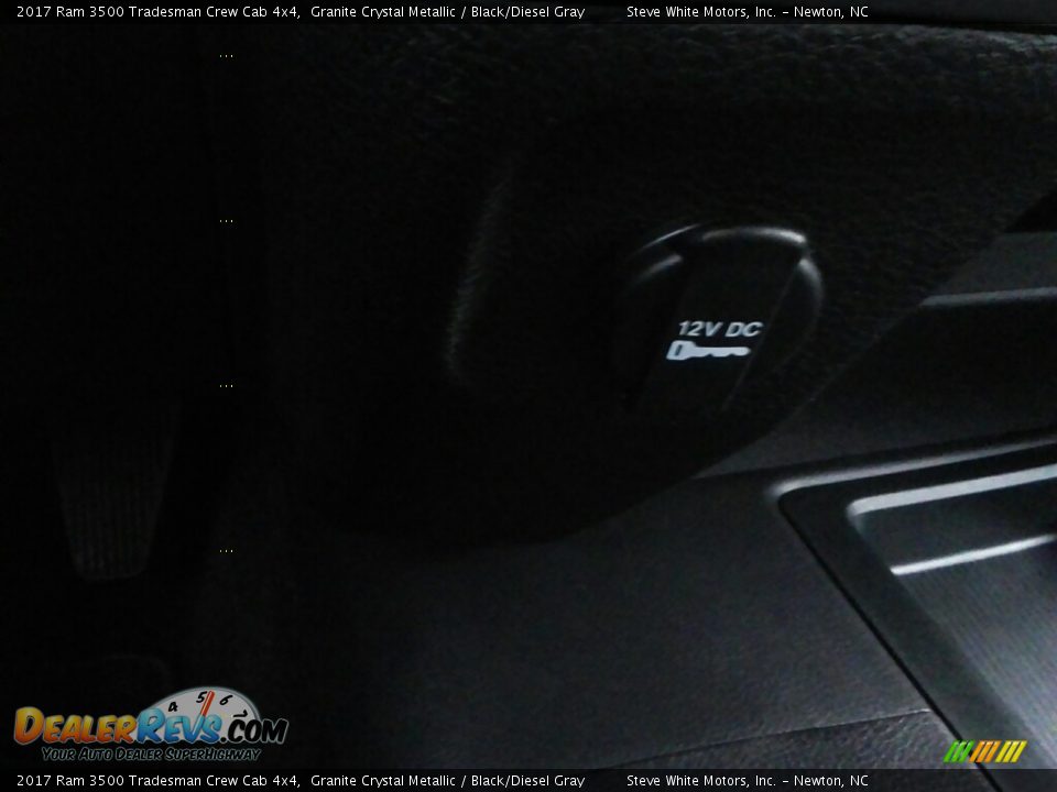 2017 Ram 3500 Tradesman Crew Cab 4x4 Granite Crystal Metallic / Black/Diesel Gray Photo #17