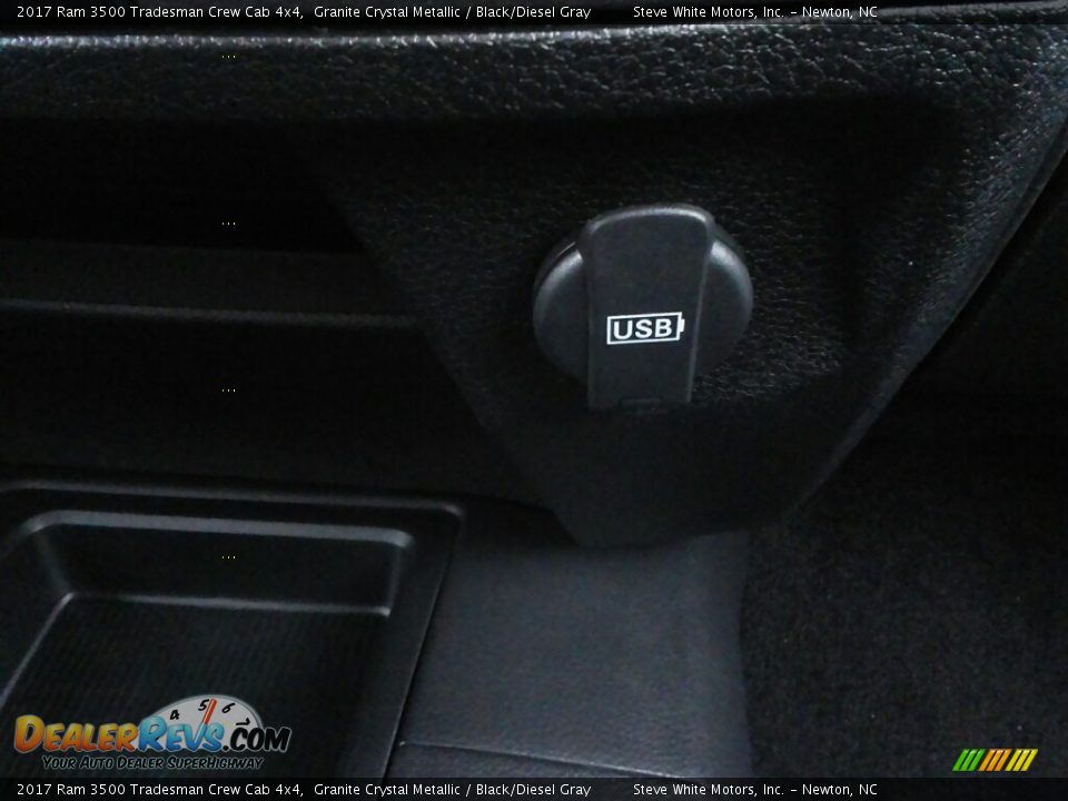 2017 Ram 3500 Tradesman Crew Cab 4x4 Granite Crystal Metallic / Black/Diesel Gray Photo #18