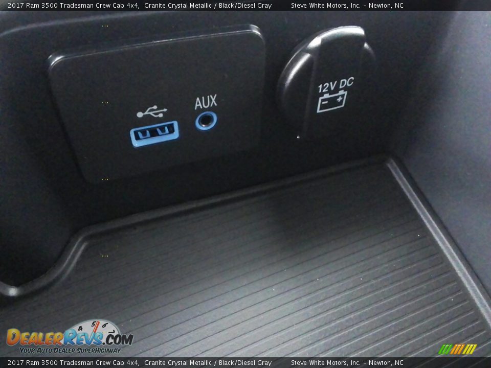 2017 Ram 3500 Tradesman Crew Cab 4x4 Granite Crystal Metallic / Black/Diesel Gray Photo #19
