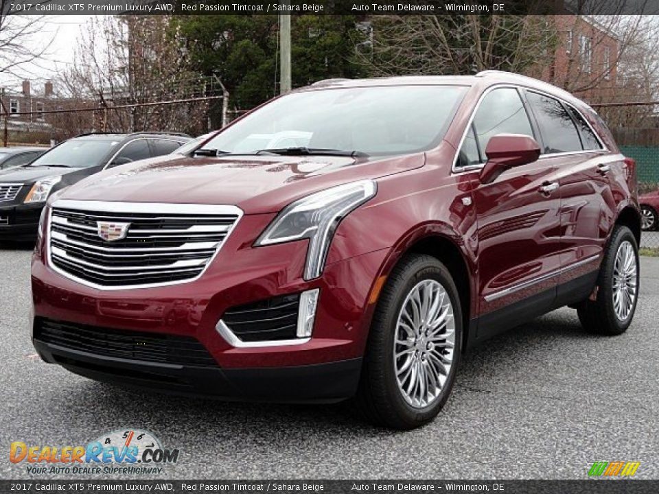 Front 3/4 View of 2017 Cadillac XT5 Premium Luxury AWD Photo #3