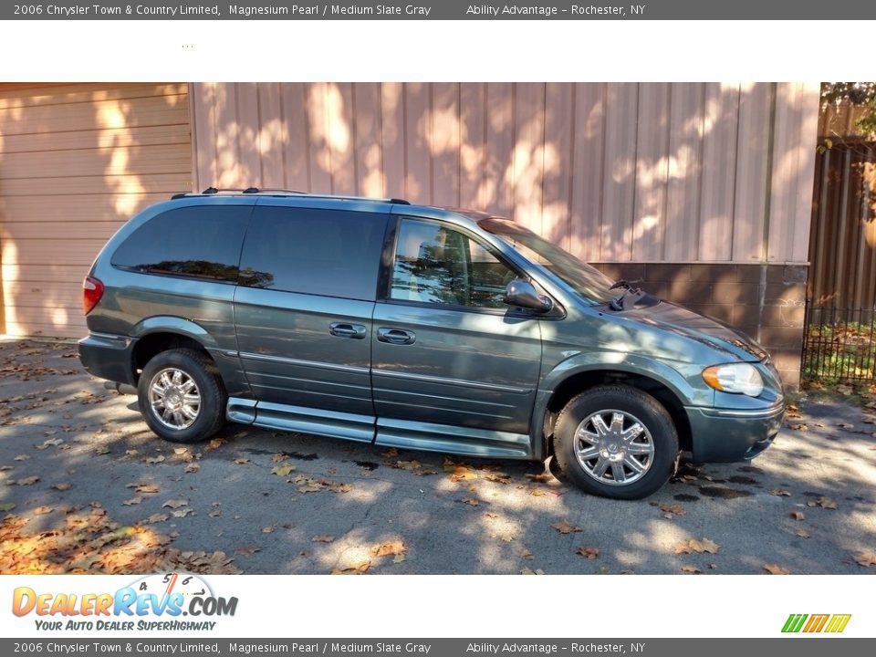Magnesium Pearl 2006 Chrysler Town & Country Limited Photo #5