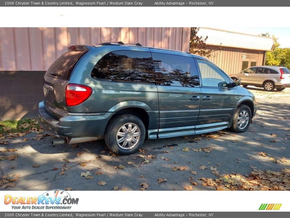 2006 Chrysler Town & Country Limited Magnesium Pearl / Medium Slate Gray Photo #7