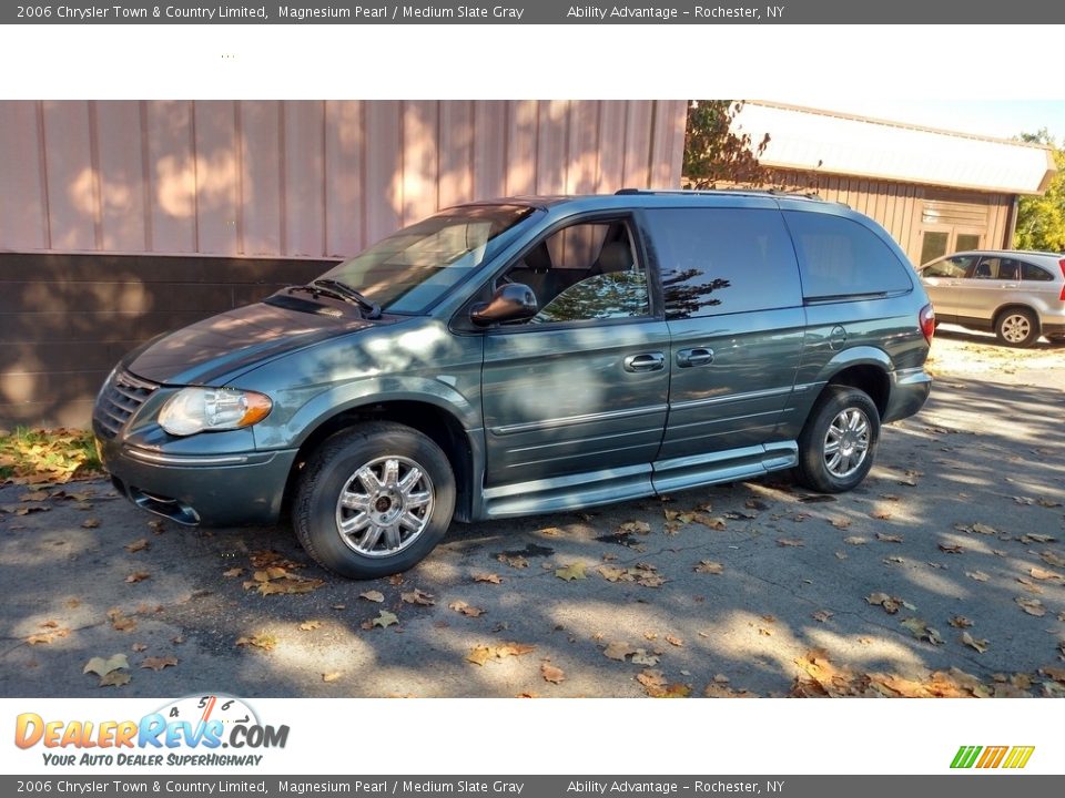 Magnesium Pearl 2006 Chrysler Town & Country Limited Photo #11