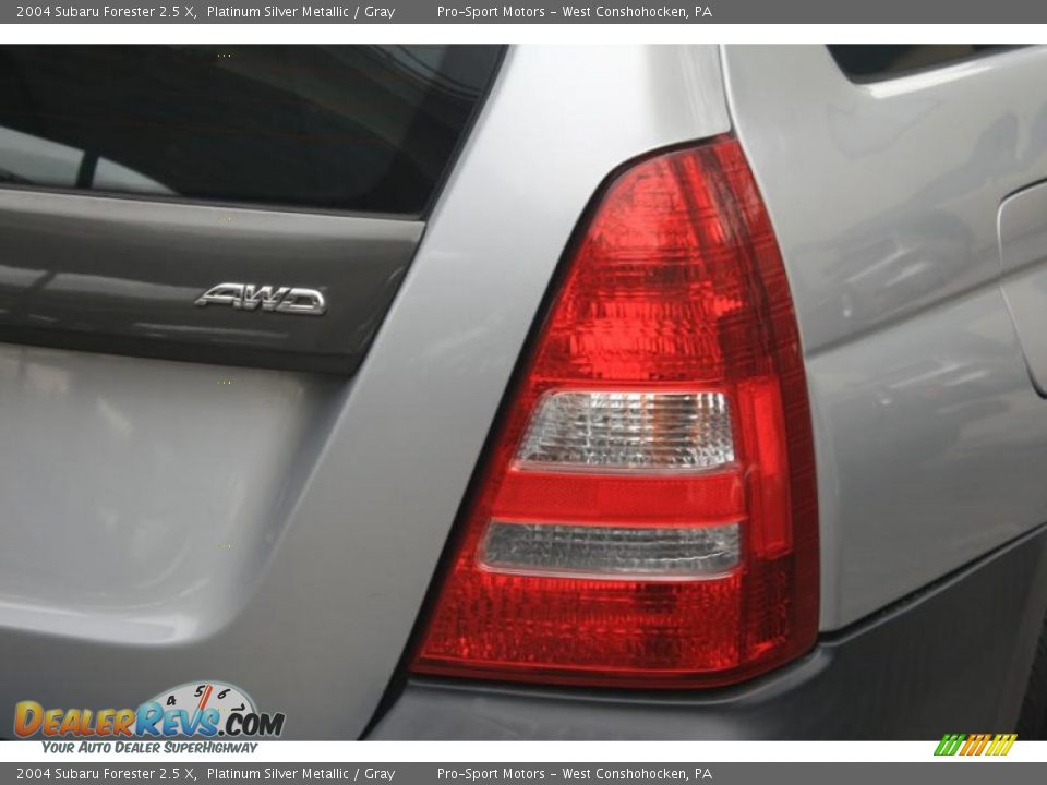 2004 Subaru Forester 2.5 X Platinum Silver Metallic / Gray Photo #19