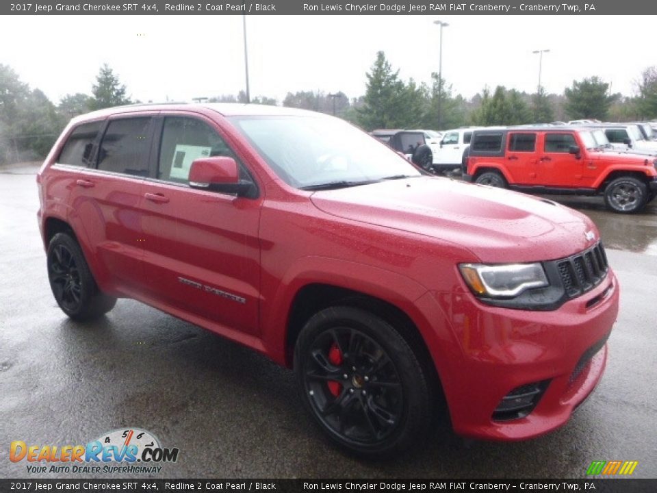 Front 3/4 View of 2017 Jeep Grand Cherokee SRT 4x4 Photo #11