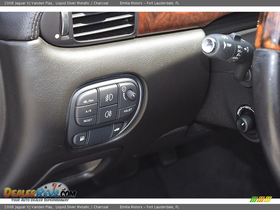 Controls of 2008 Jaguar XJ Vanden Plas Photo #36