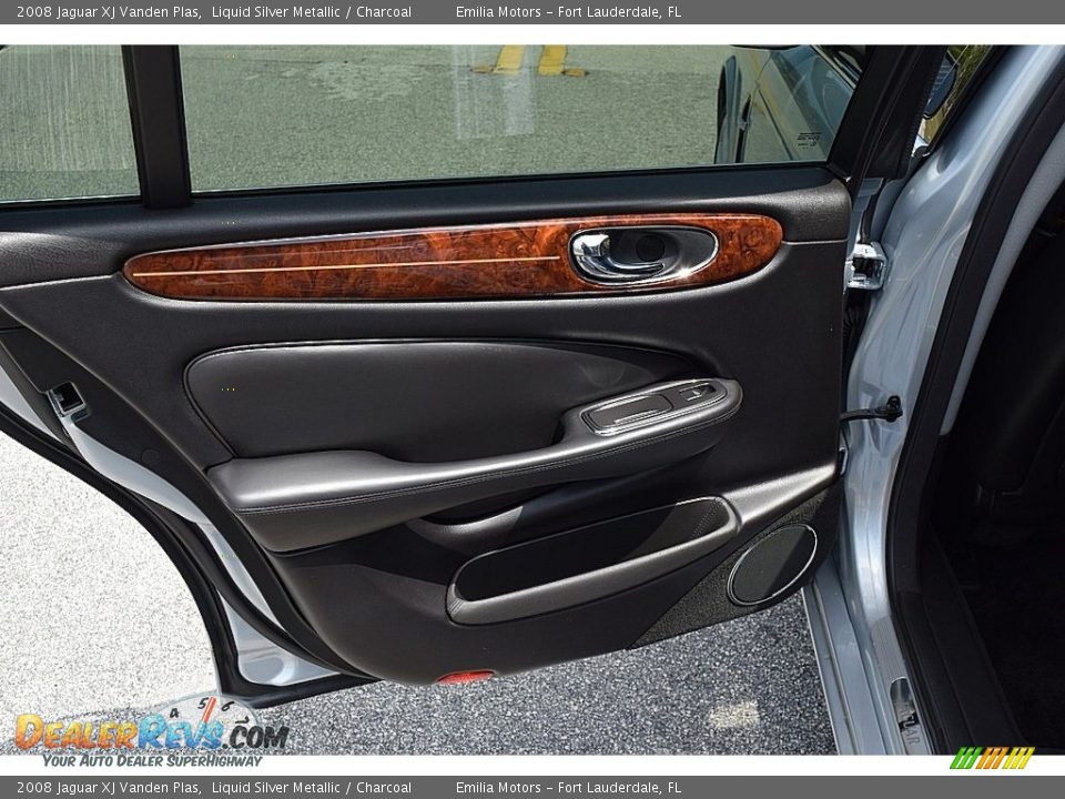 Door Panel of 2008 Jaguar XJ Vanden Plas Photo #62