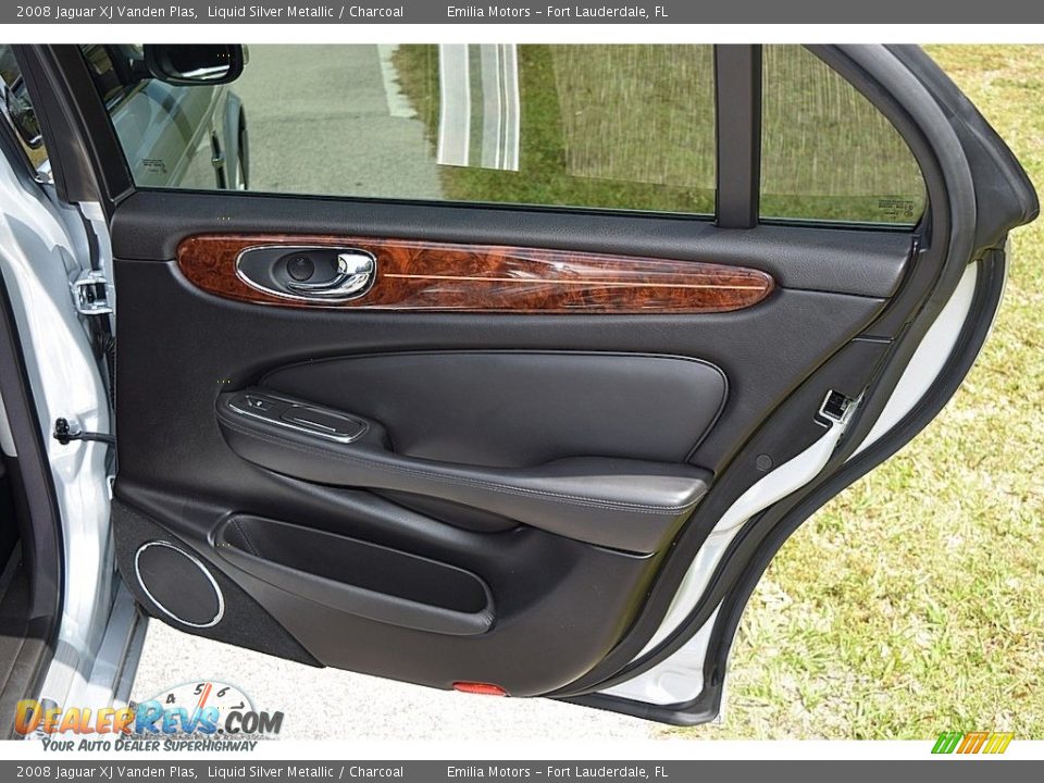 2008 Jaguar XJ Vanden Plas Liquid Silver Metallic / Charcoal Photo #66