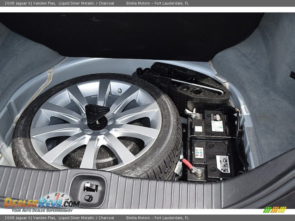 Tool Kit of 2008 Jaguar XJ Vanden Plas Photo #69