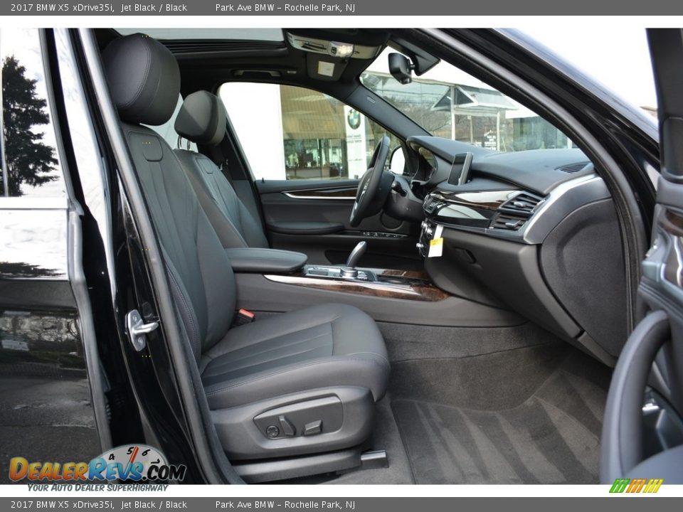 Front Seat of 2017 BMW X5 xDrive35i Photo #29