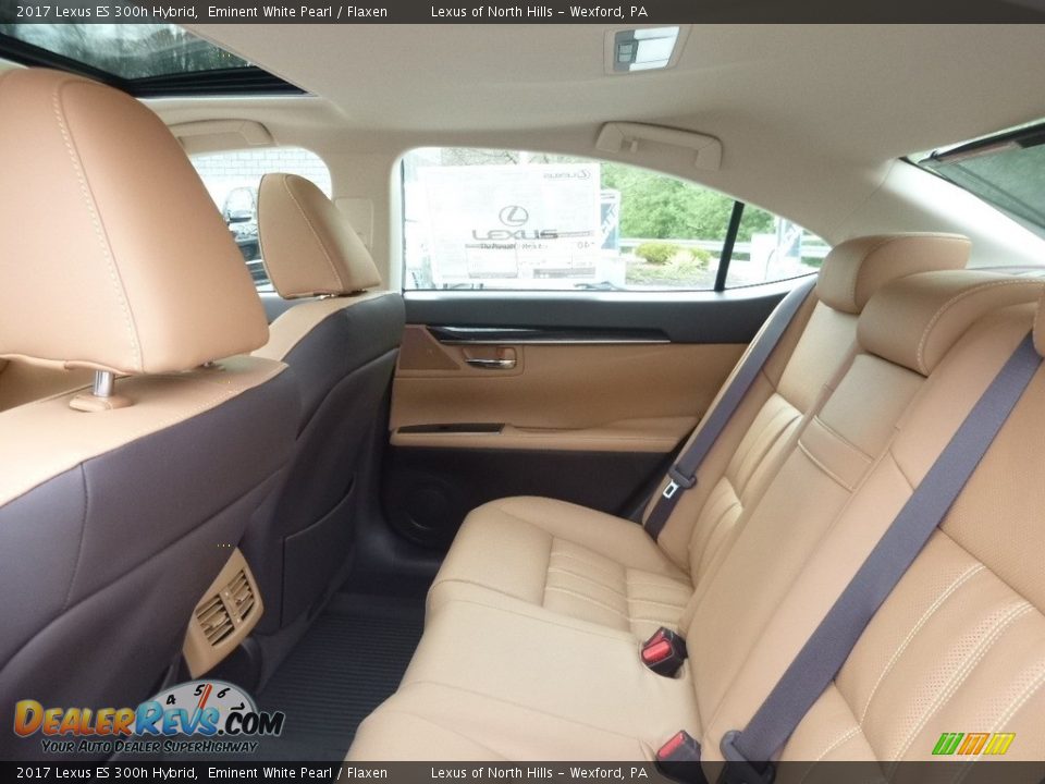 Rear Seat of 2017 Lexus ES 300h Hybrid Photo #8