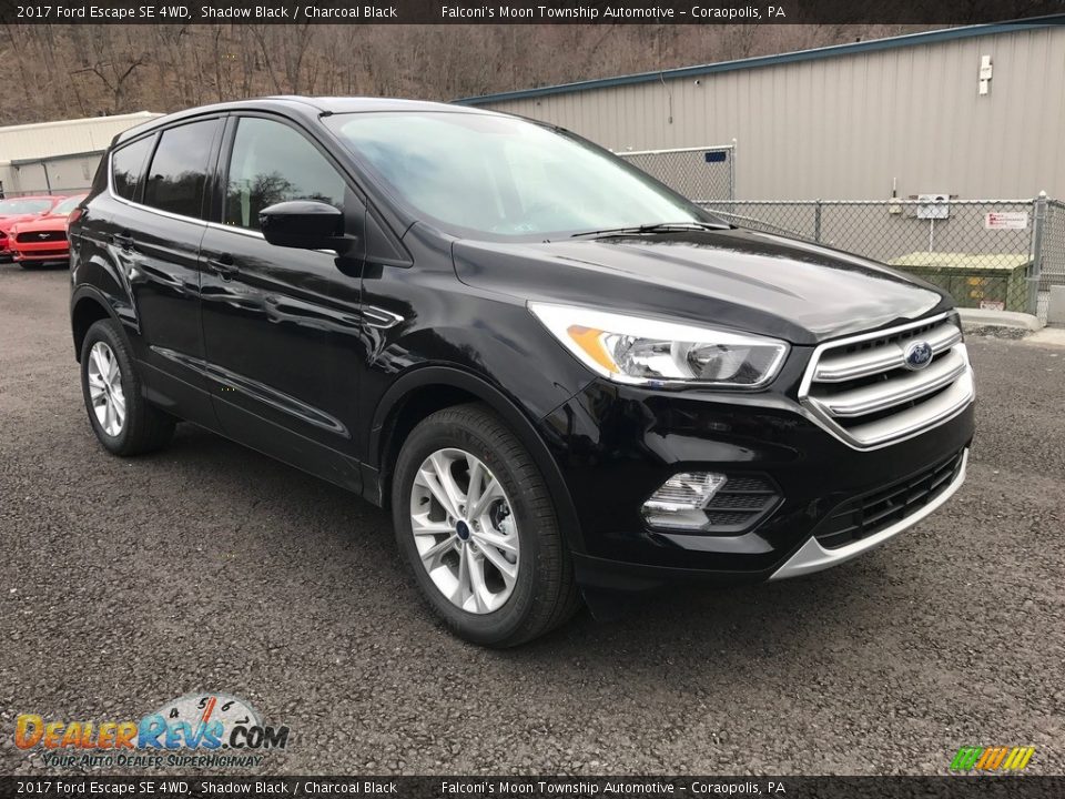 Front 3/4 View of 2017 Ford Escape SE 4WD Photo #3