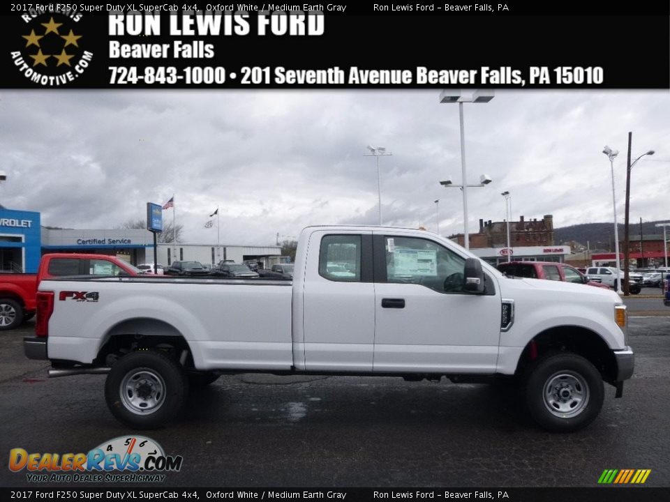 2017 Ford F250 Super Duty XL SuperCab 4x4 Oxford White / Medium Earth Gray Photo #1