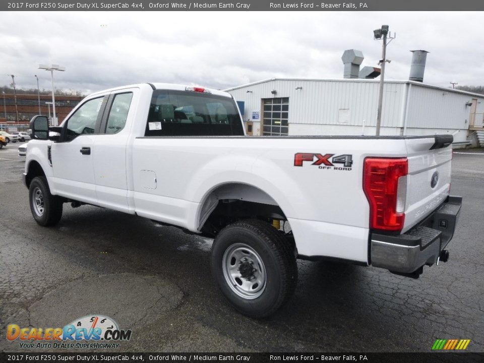 2017 Ford F250 Super Duty XL SuperCab 4x4 Oxford White / Medium Earth Gray Photo #5