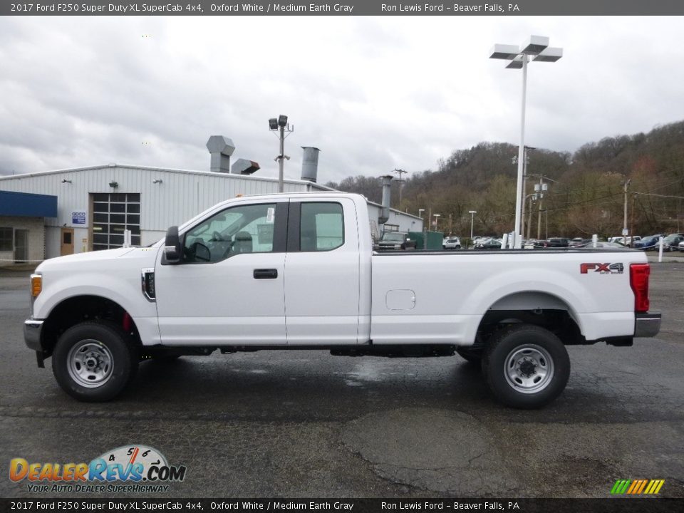 2017 Ford F250 Super Duty XL SuperCab 4x4 Oxford White / Medium Earth Gray Photo #6