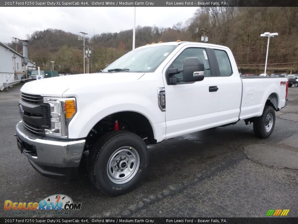 2017 Ford F250 Super Duty XL SuperCab 4x4 Oxford White / Medium Earth Gray Photo #7