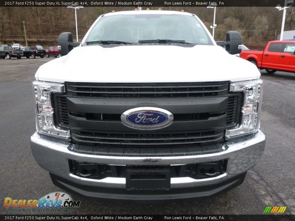 2017 Ford F250 Super Duty XL SuperCab 4x4 Oxford White / Medium Earth Gray Photo #8