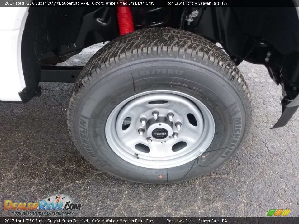 2017 Ford F250 Super Duty XL SuperCab 4x4 Oxford White / Medium Earth Gray Photo #10